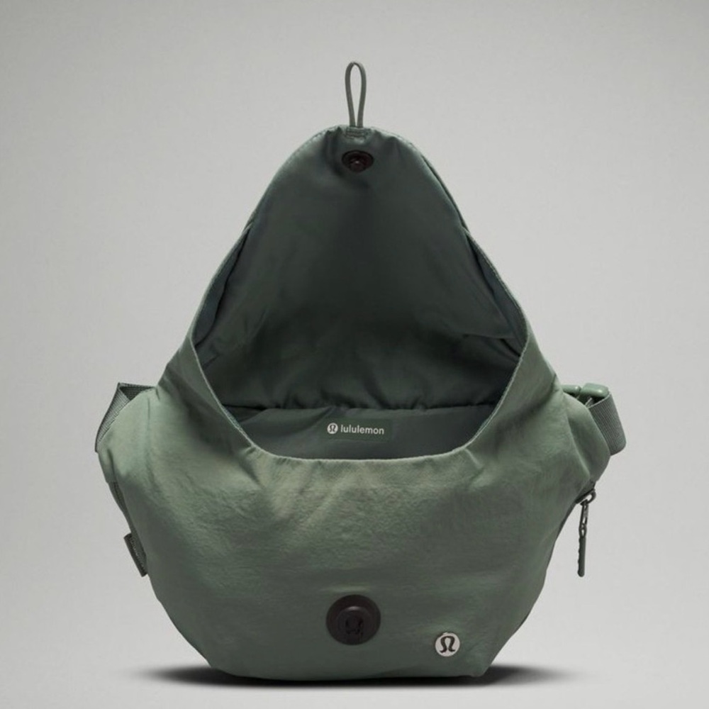 NWT Sage Green Lululemon Curved Crossbody Bag - Picture 2 of 4